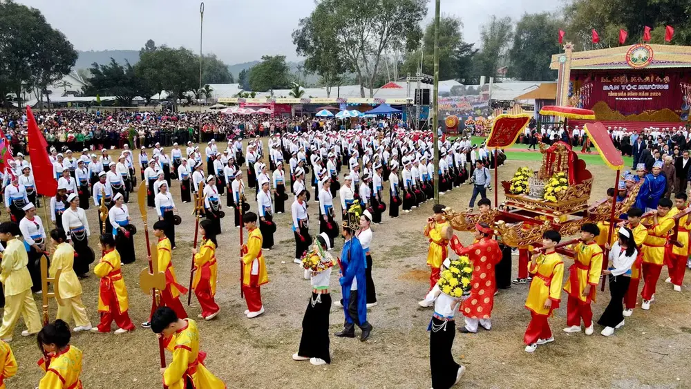 Màn trình tấu chiêng Mường của hơn 500 nghệ nhân tại Lễ hội Khai hạ
