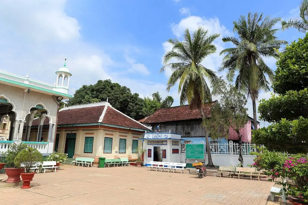Cảnh quan di tích văn hóa nghệ thuật Thánh Đường Mubarak