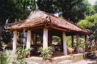 Tam quan cột đá tại Chùa Cói