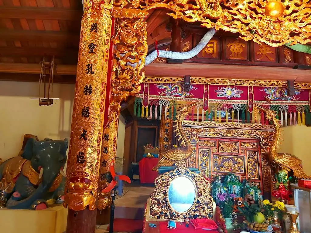 Cảnh quan bên trong di tích Đền Mỹ Tự