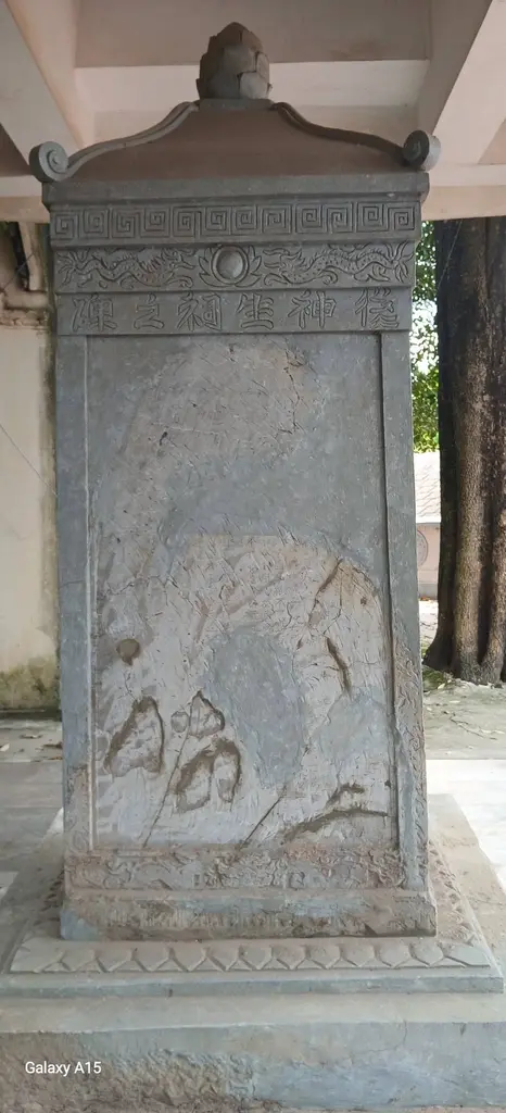 Văn bia đình làng Đông Lao.