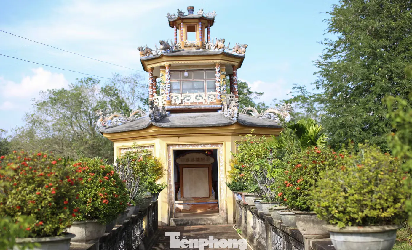 Lầu bát giác tại Thành Hoàng Đế