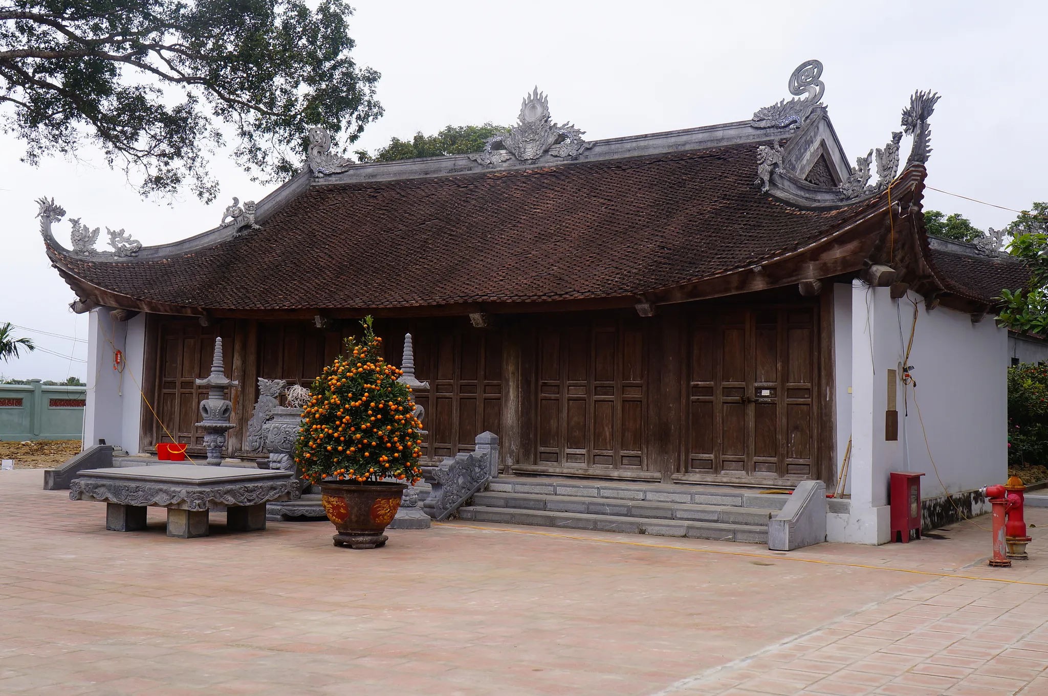 Tam quan Đền Lăng
