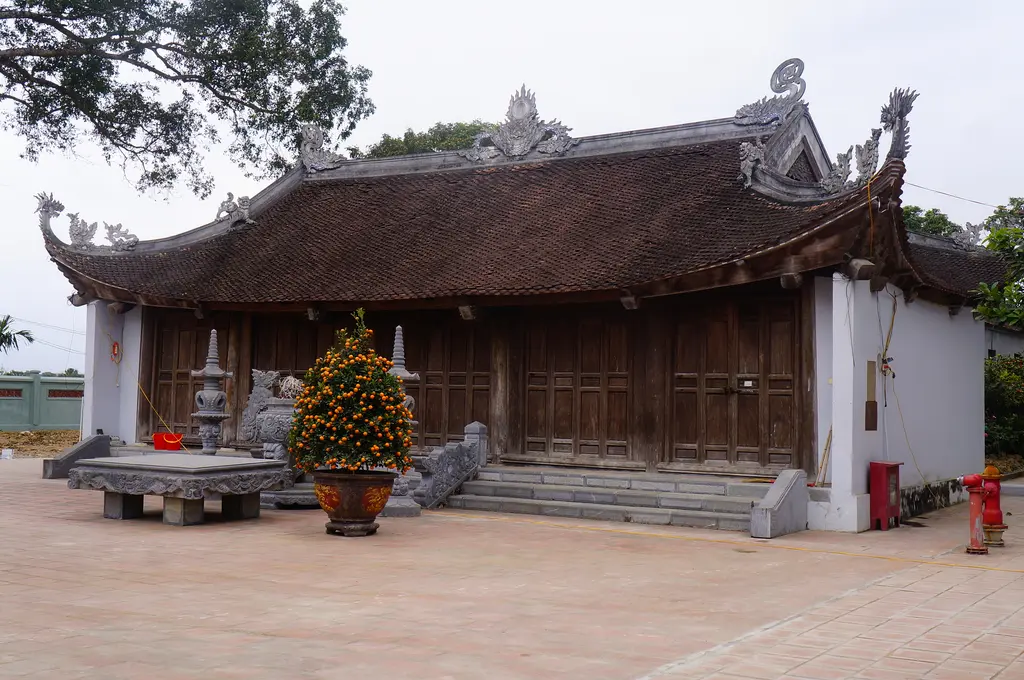 Tam quan Đền Lăng