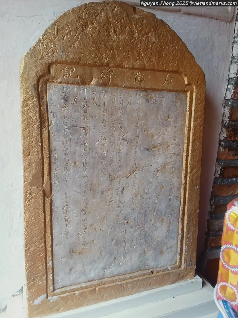 Bia đá tại Chùa Ngãi Cầu