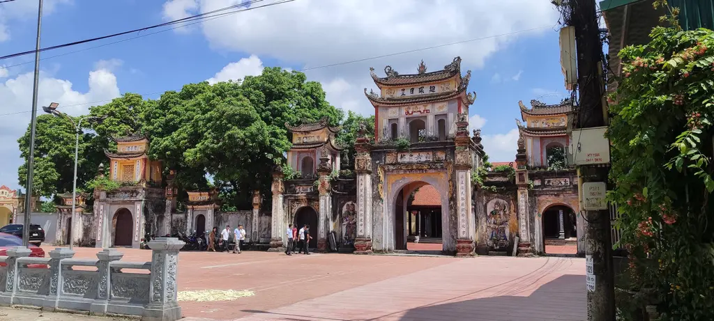Chùa Bình Vọng nhìn từ bên ngoài