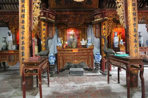 Ban thờ Khổng Tử tại Văn Miếu Xích Đằng