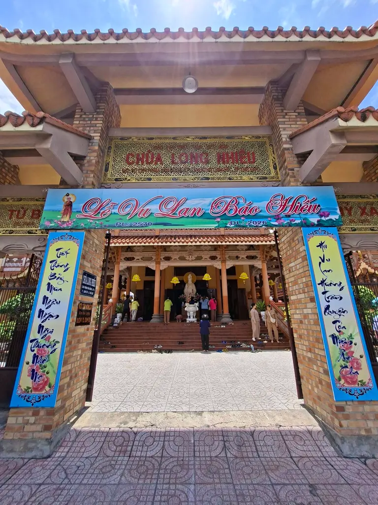 Cổng Chùa Long Nhiễu