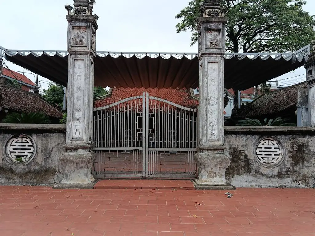 Cổng di tích Đình Hạ Bằng