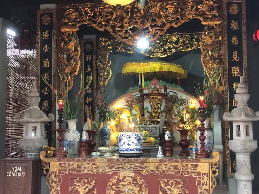 Không gian cảnh quan bên trong Miếu Mậu Lương