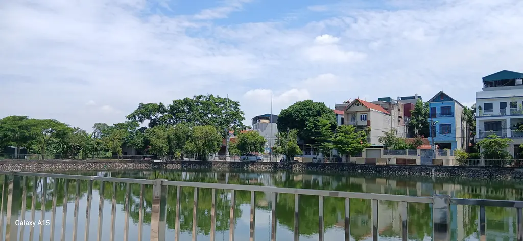 Hồ nước trước đình làng An Thắng