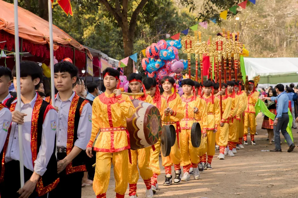 Lễ rước linh vị Đoàn Nhữ Hài và Tam tòa Thánh Mẫu tại Lễ khai mạc Đền Vạn- Cửa Rào