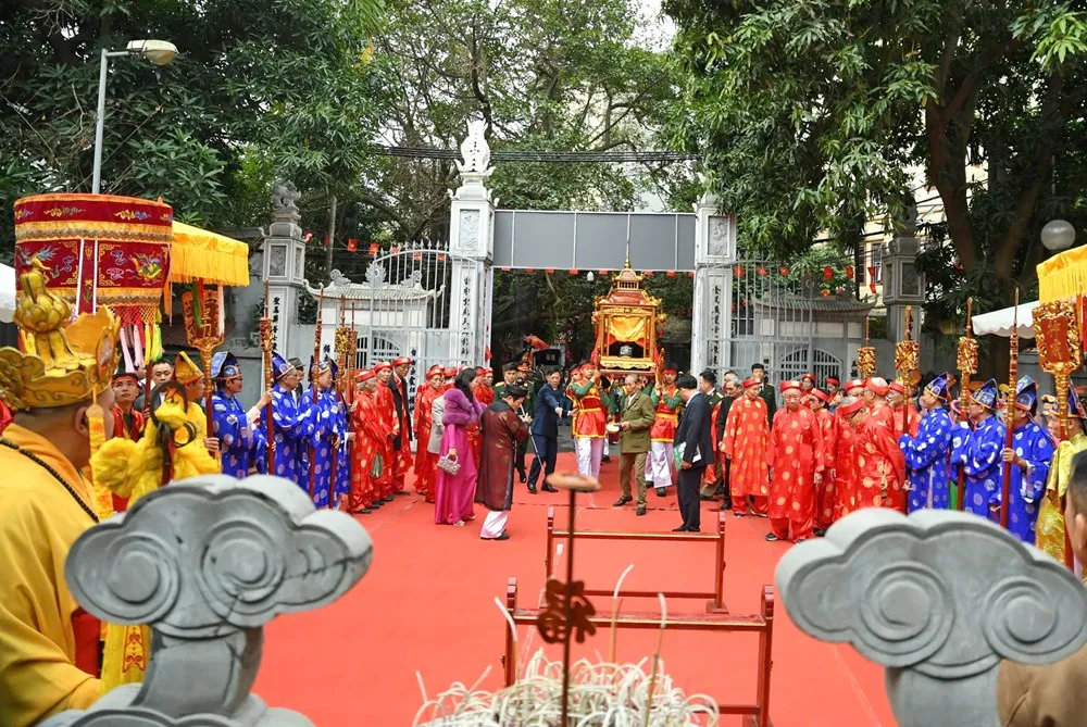 Quang cảnh Lễ hội vật truyền thống đình làng Mai Động