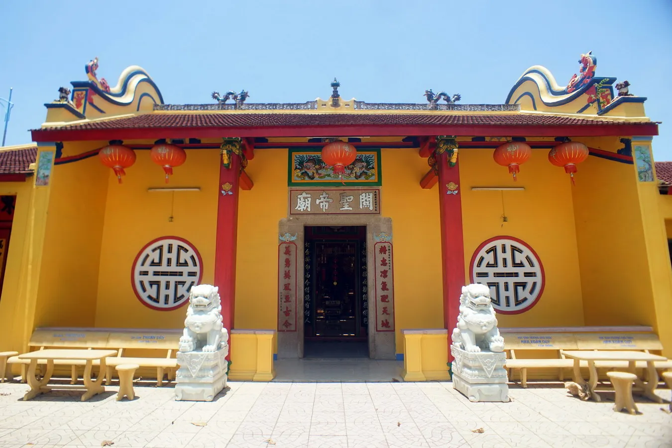 Mặt trước Miếu Quan Thánh Quảng Đông