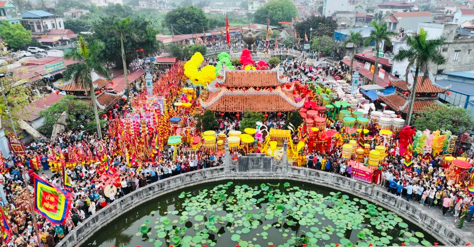 Lễ rước Mẫu thỉnh kinh tại Lễ hội Phủ Dầy