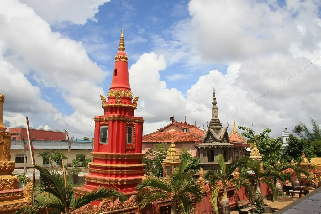 Tháp đá tại Chùa Monivongsa Bopharam