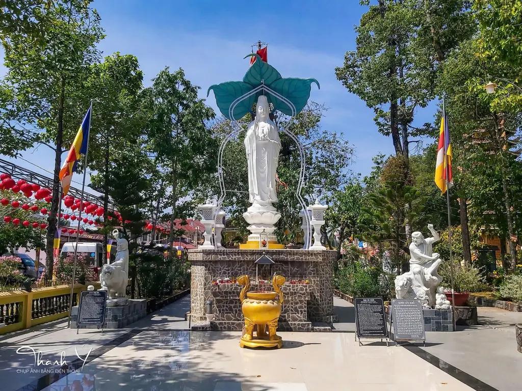 Cảnh quan Chùa Tam Bảo