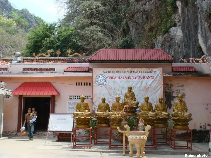 Cảnh quan Chùa Hang
