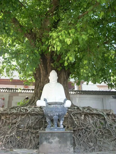 Không gian yên tĩnh tại Chùa Lò Gạch