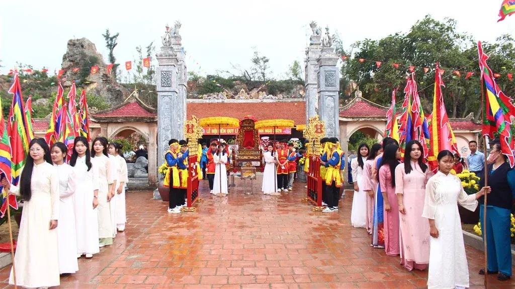 Quang cảnh Lễ hội Đền Quy Lĩnh