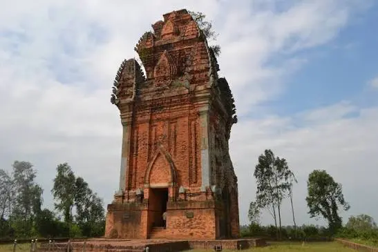 Cảnh quan Di tích Lịch Sử Kiến Trúc Tháp Cánh Tiên (tháp Đồng)