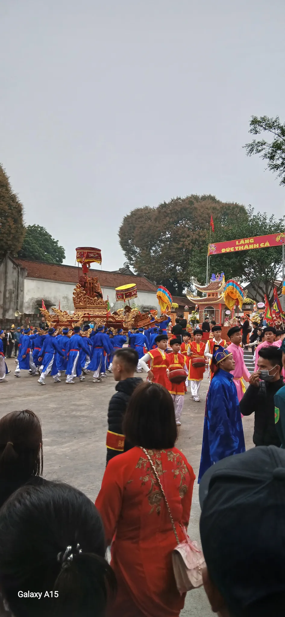 Đoàn rước kiệu Thánh làng Hương Lang