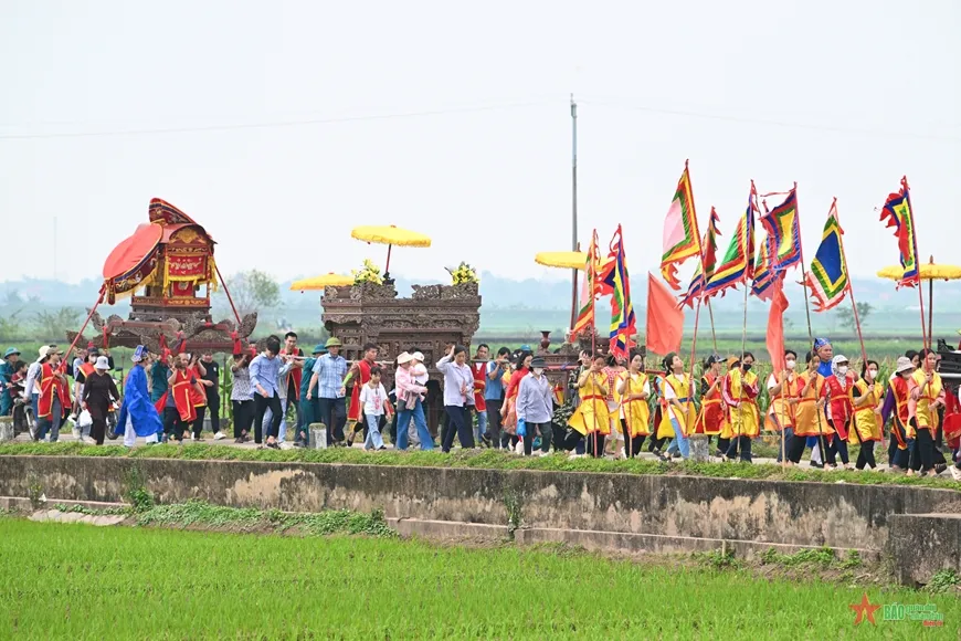 Đoàn rước Lễ hội Phết Hiền Quan