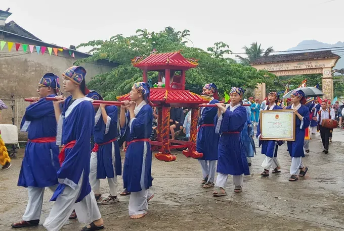 Nghi lễ rước sắc tại Lễ hội Điện Trường Bà
