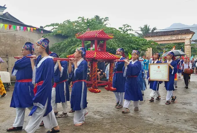Nghi lễ rước sắc tại Lễ hội Điện Trường Bà