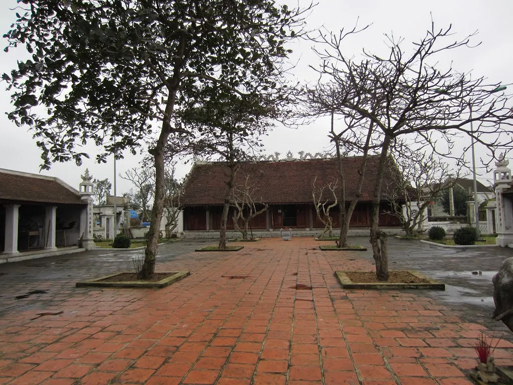 Khuôn viên Đình Hội Thống