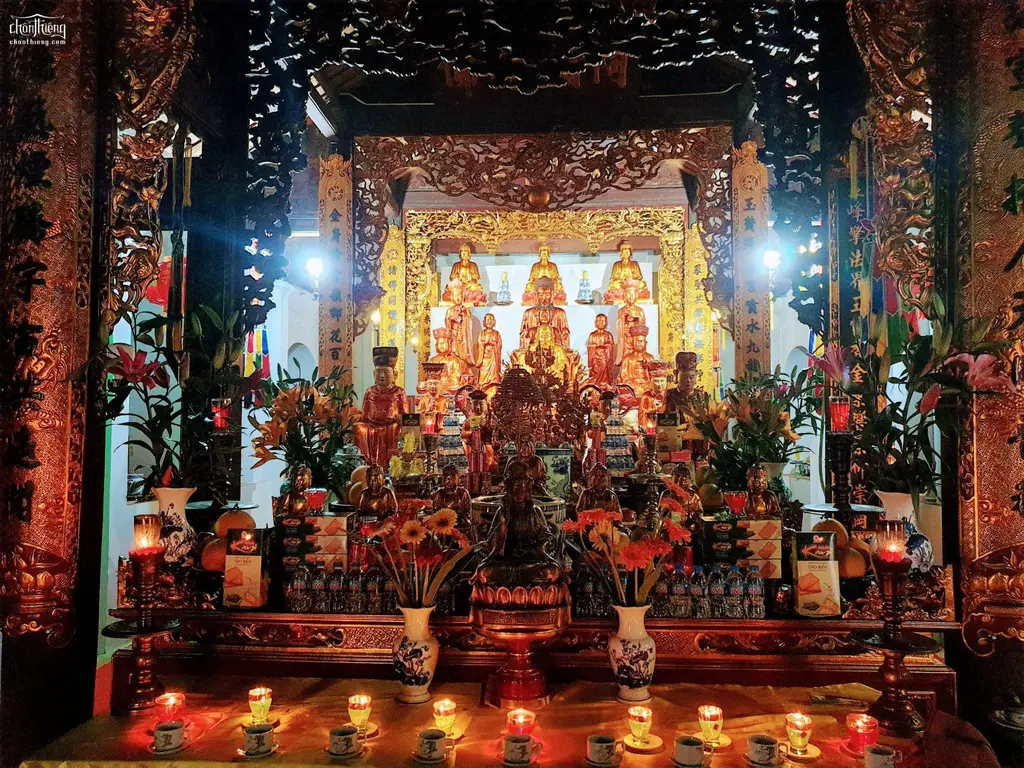 Bên trong Chùa Thổ Khối (Sùng Phúc Tự)