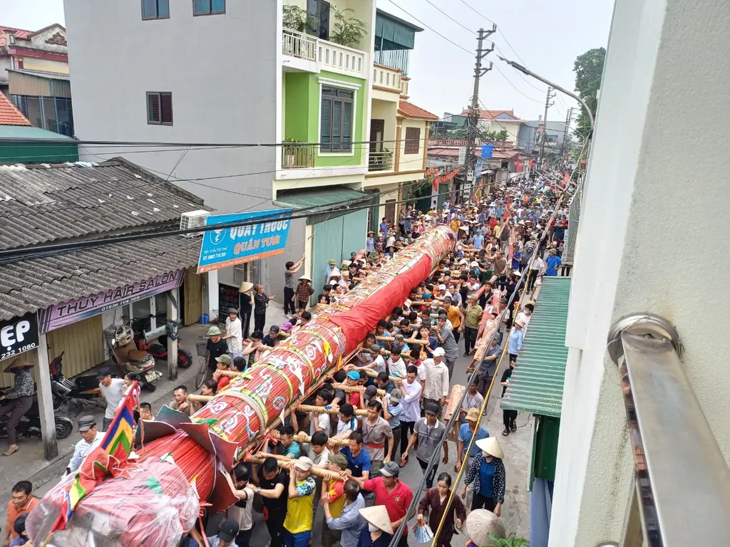 Đoàn rước  Hội đền Lộng Khê