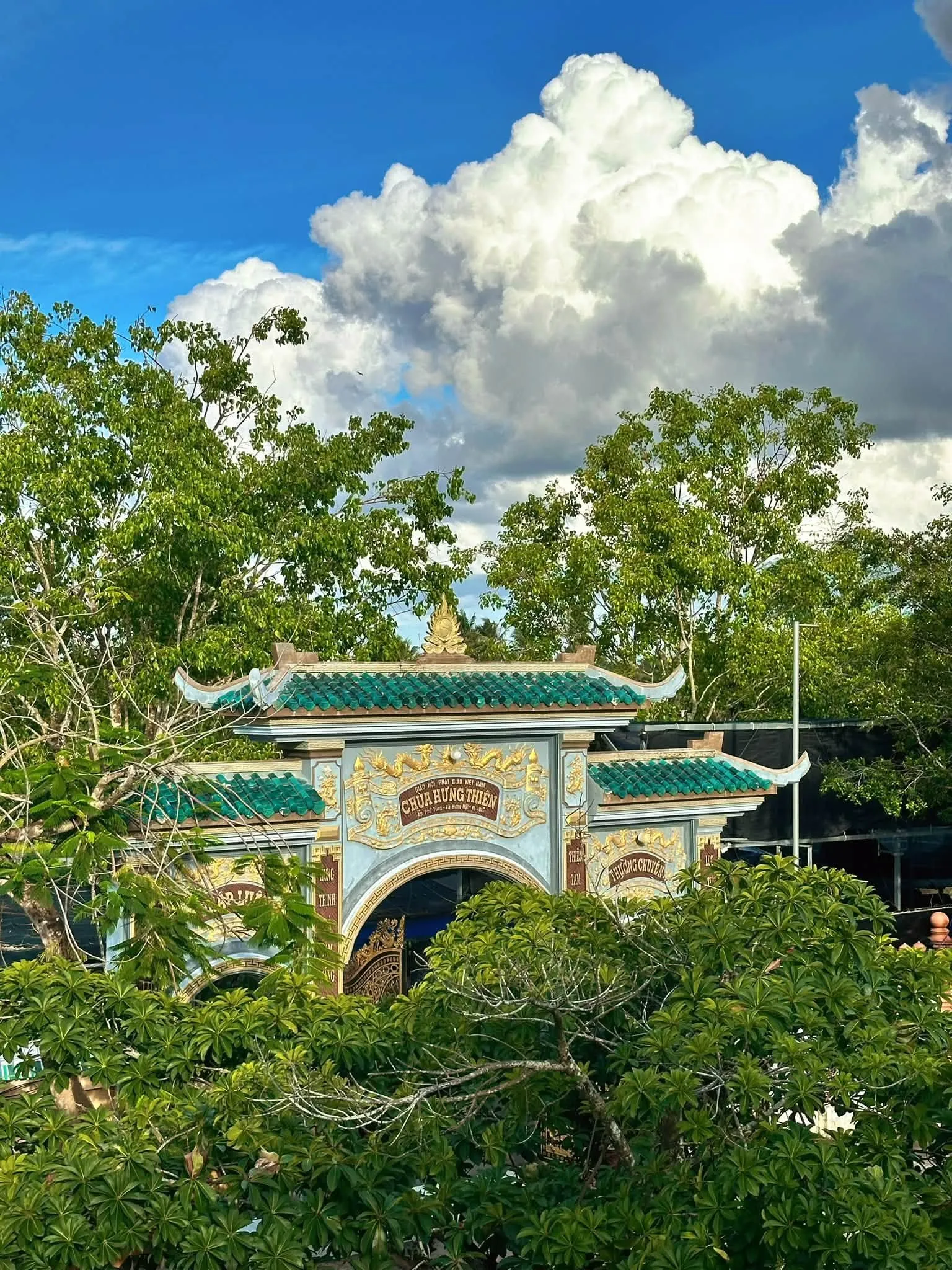 Cổng Chùa Hưng Thiện