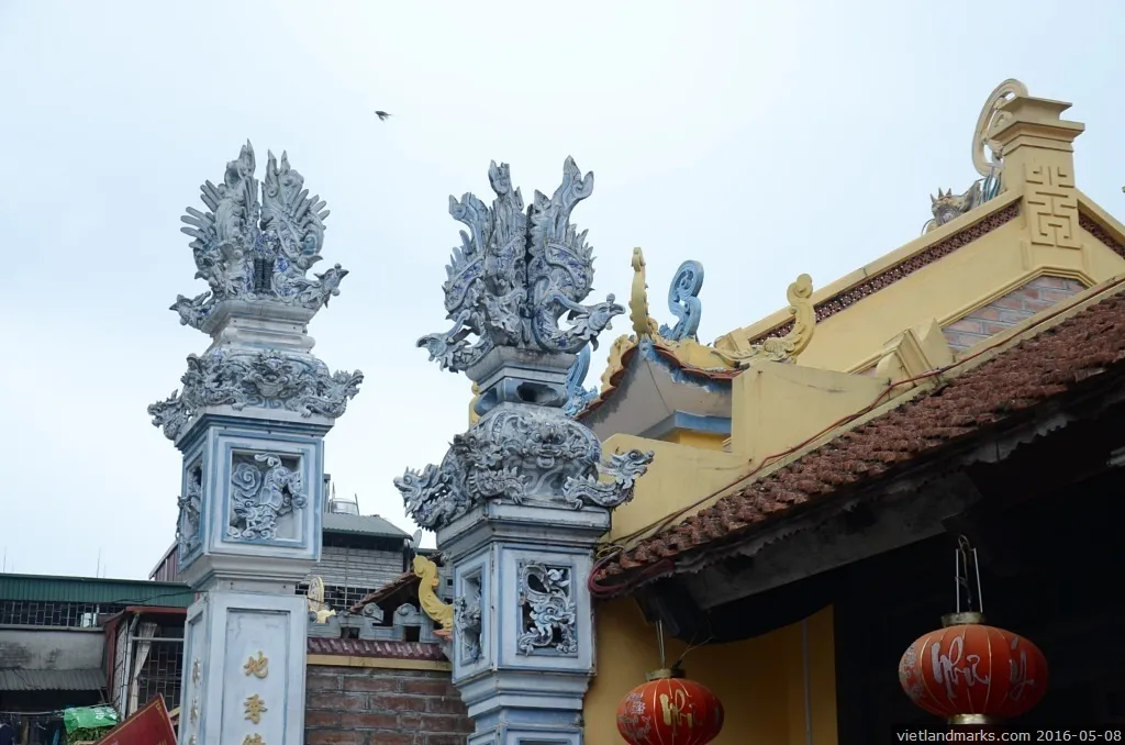 Đầu trụ biểu rồng phượng tại Chùa Liên Phái