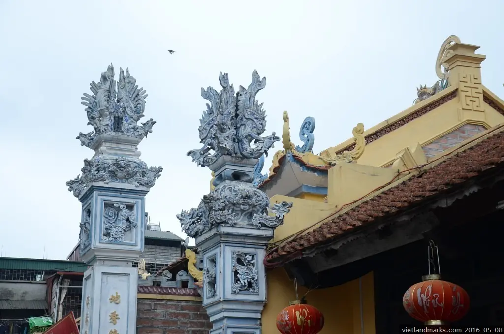 Đầu trụ biểu rồng phượng tại Chùa Liên Phái