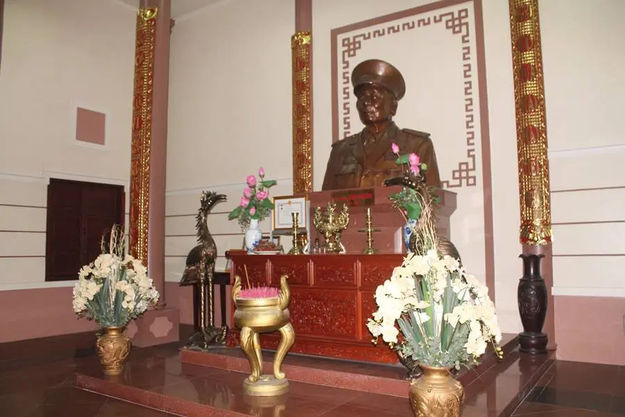 Tượng chân dung Trung tướng Đồng Văn Cống đặt giữ khu điện thờ
