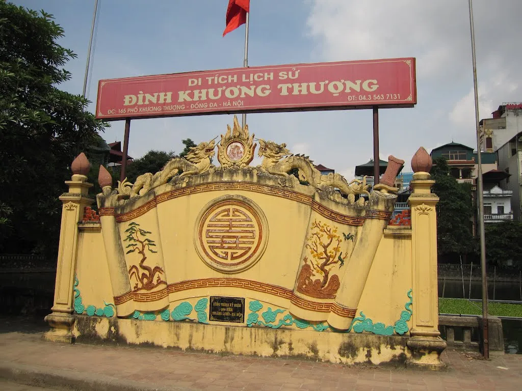 Bức bình phong đá phía trước Đình Khương Thượng