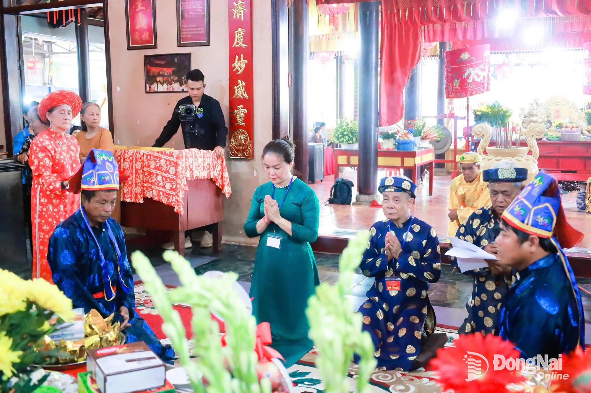 Lễ dâng hương tại Lễ Miếu Bà Rá