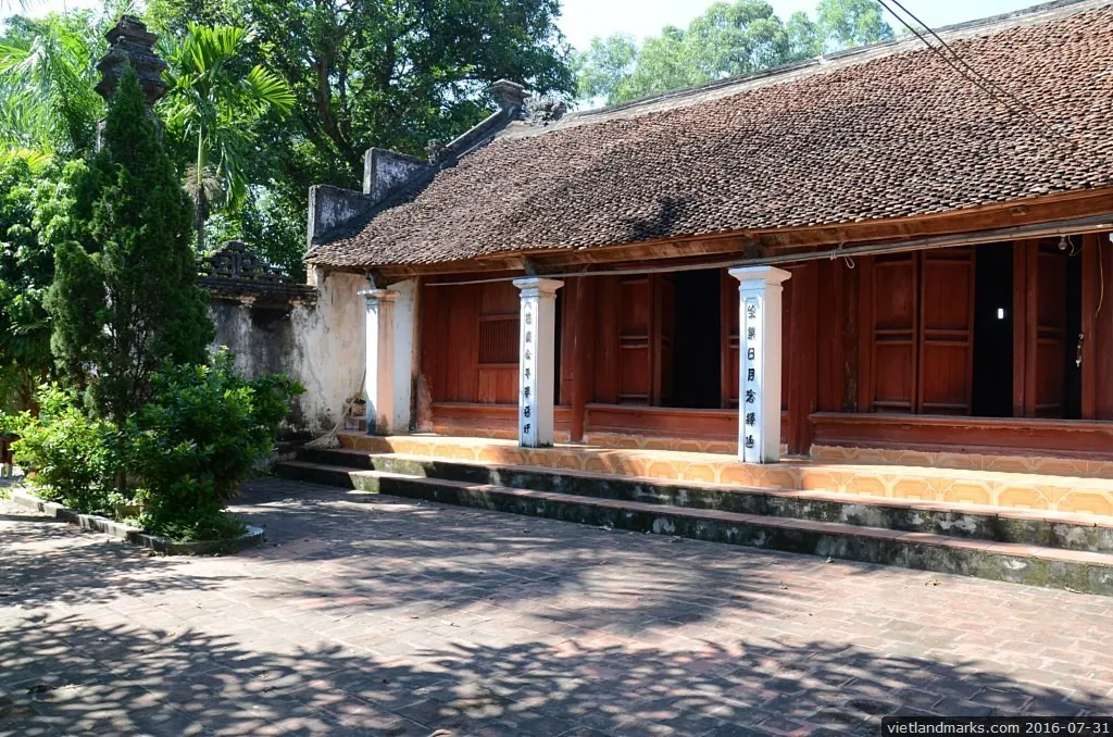 Khuôn viên Chùa Đông Lai