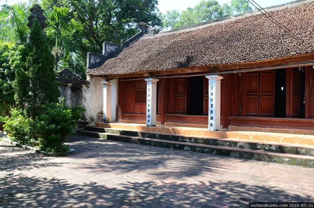 Khuôn viên Chùa Đông Lai