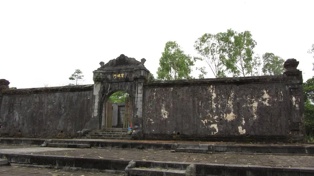 Cảnh quan phía trước Lăng Hiếu Đông