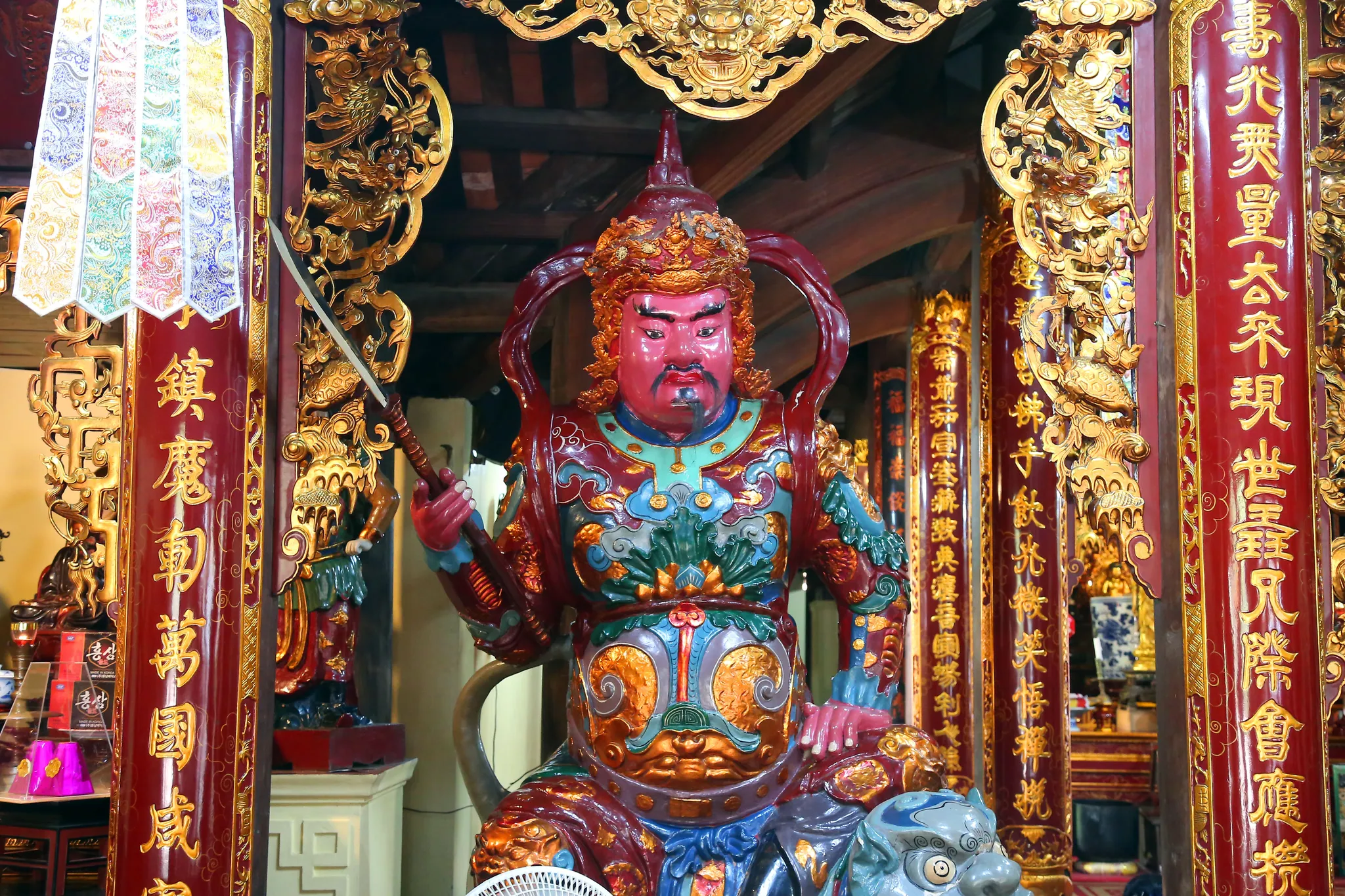 Tượng hộ pháp chùa Linh Ứng