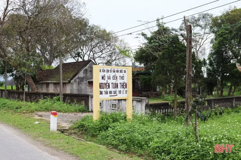 Lối vào Đền thờ và mộ Nguyễn Tuấn Thiện