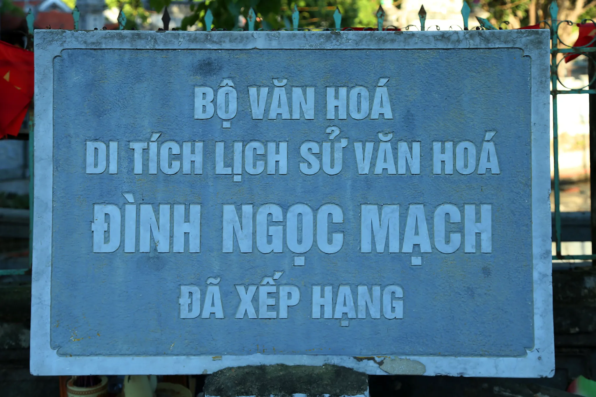 Bia tên di tích lịch sử văn hóa Đình Ngọc Mạch