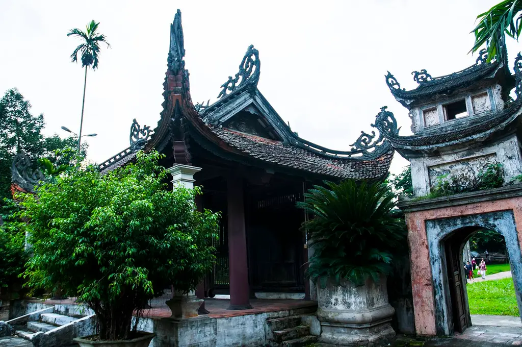 Không gian cảnh quan bên ngoài Đền Dương Liễu