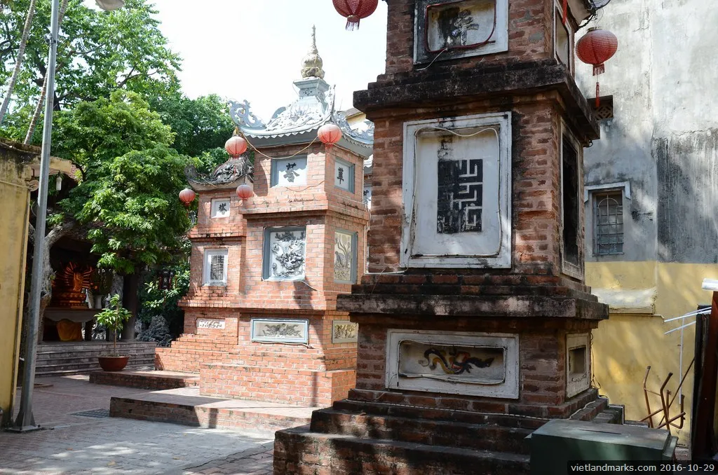 Tháp mộ đá tại Chùa Phúc Khánh