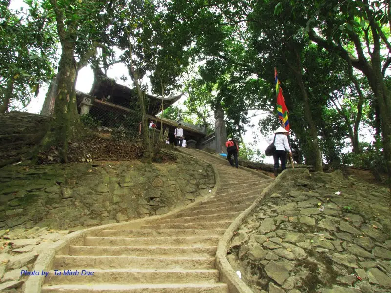 Lối lên Đền Trung