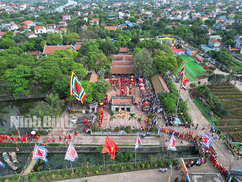 Quang cảnh Lễ hội Đền Thánh Nguyễn
