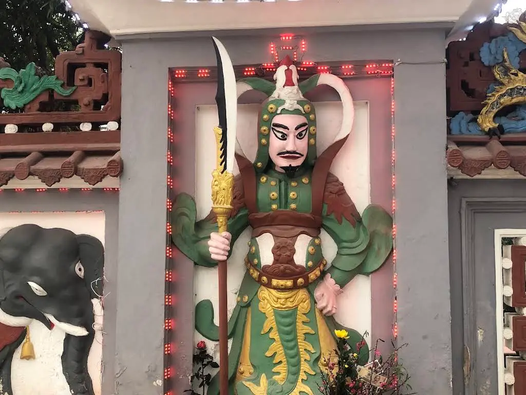 Không gian cảnh quan bên ngoài Miếu Mậu Lương