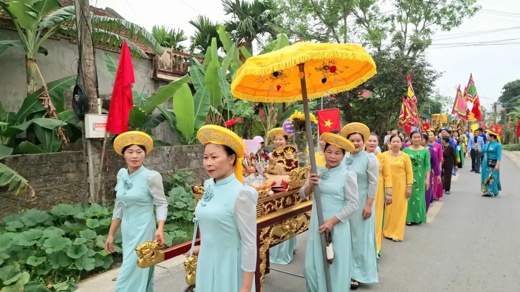 Lễ rước lễ hội đền Mưng
